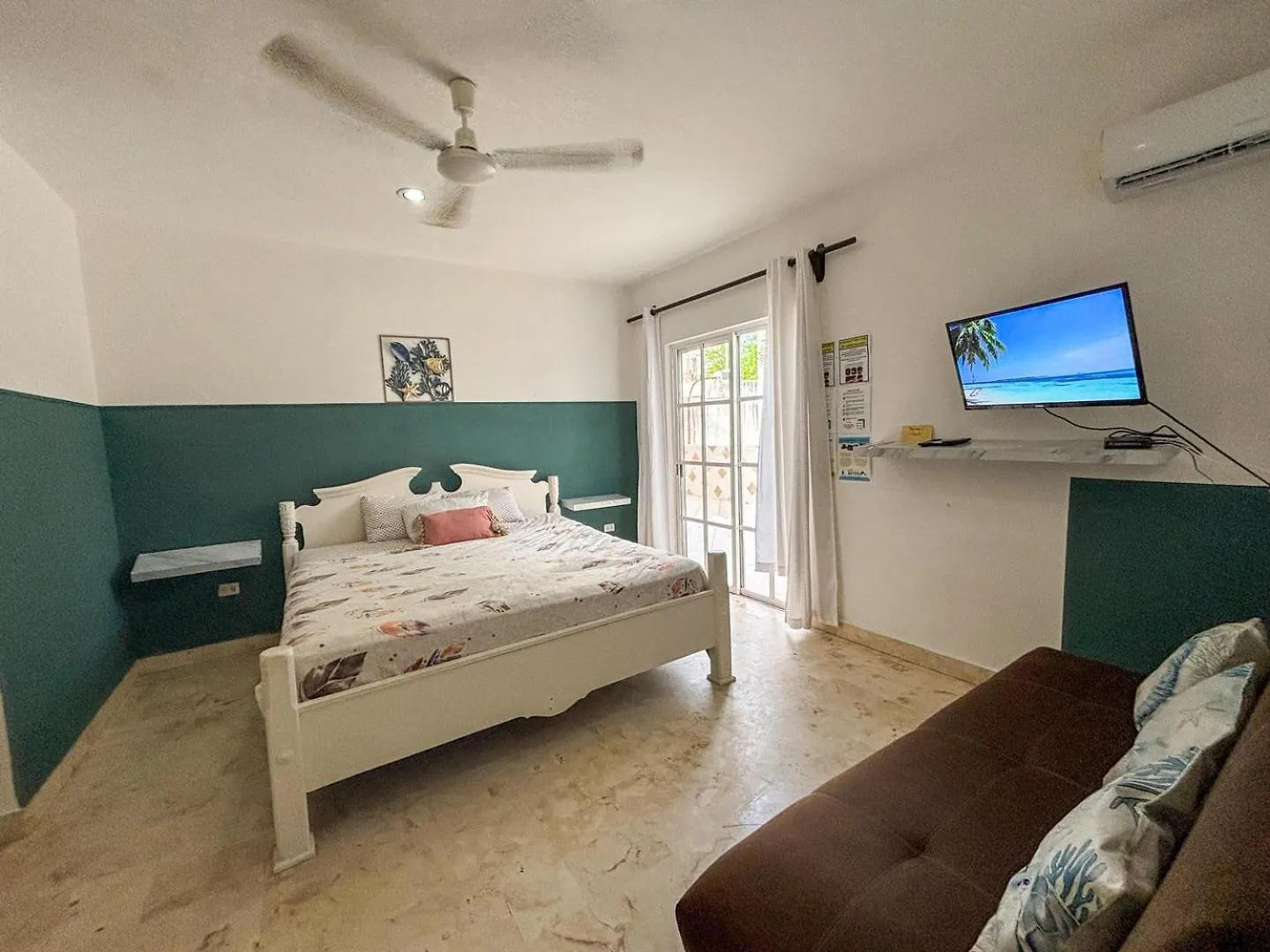 Spacious King Room Near Beach & Quinta location